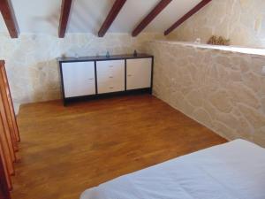 Postel nebo postele na pokoji v ubytování Stone house San Marco, Drvenik Mali