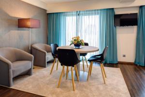 TV a/nebo společenská místnost v ubytování VIP Executive Zurique Hotel