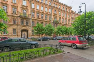 a group of cars parked in front of a large building at Apartment on Pushkinskaya 17 in Saint Petersburg