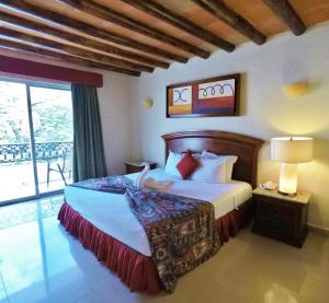Hotel El Campanario Playa del Carmen tesisinde bir odada yatak veya yataklar