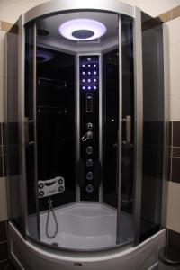 A bathroom at Cmr Aydogan Hotel