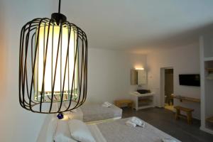 Posteľ alebo postele v izbe v ubytovaní Anna-Maria Mykonos Hotel