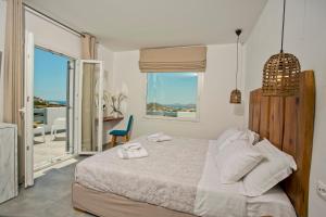 Posteľ alebo postele v izbe v ubytovaní Anna-Maria Mykonos Hotel