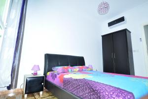 a bedroom with a large bed and a black cabinet at Appart Clim Wifi 700m de la Plage in Saïdia
