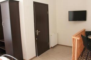 TV a/nebo společenská místnost v ubytování Guest House on Gia Abesadze Street