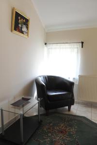 A seating area at Biro Apartman