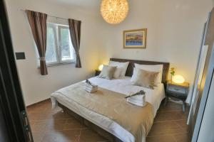 a bedroom with a bed with two towels on it at Villa Poletto in Omiš