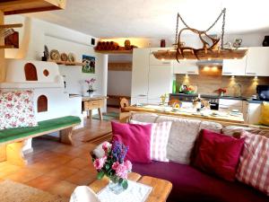 A kitchen or kitchenette at Ferienhaus Alpina Ötztal