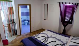 Postel nebo postele na pokoji v ubytování Apartments & Room Toni