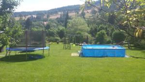 Bazén v ubytovaní Apartamenty Dom na Wzgórzu Gardenia alebo v jeho blízkosti