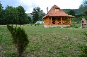 Vrt ispred objekta Apartment Mateja
