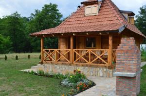 Vrt ispred objekta Apartment Mateja