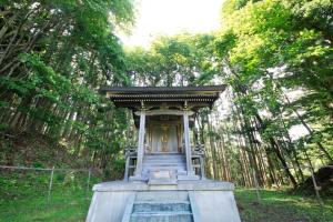Taman di luar Minshuku Fukufuji