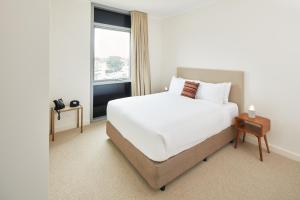 Postel nebo postele na pokoji v ubytování Nautica Residences Fremantle