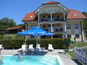 Bazén v ubytování Vila Silva Marija Apartments nebo v jeho okolí