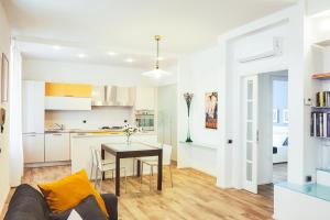 a kitchen and a dining room with a table in a room at Casa Anne Marie in La Spezia