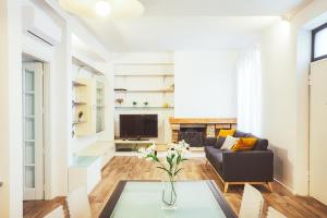 a living room with a couch and a table at Casa Anne Marie in La Spezia