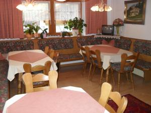 Restauracja lub miejsce do jedzenia w obiekcie Pension Schwemberger ohne Frühstück