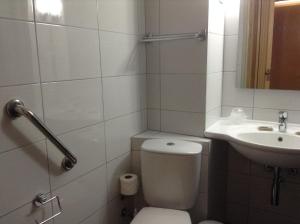 Koupelna v ubytování Kissos Hotel
