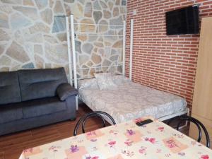 A television and/or entertainment centre at Abadía del Marqués de Avila