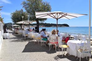 Restoran ili neka druga zalogajnica u objektu Petit Balaguier