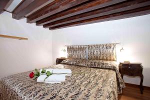 a bedroom with a bed with flowers on it at DI.GIANFRANCO PIANO NOBILE in Venice