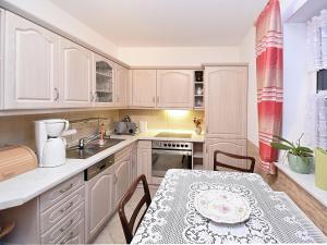 Dapur atau dapur kecil di Apartment with views of the Ore Mountains