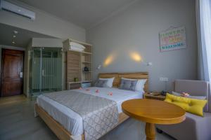 Postel nebo postele na pokoji v ubytování Le Peninsula Bay Beach Resort & Spa