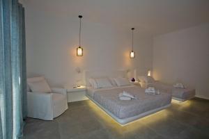 Posteľ alebo postele v izbe v ubytovaní Anna-Maria Mykonos Hotel