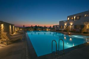 Bazén v ubytovaní Anna-Maria Mykonos Hotel alebo v jeho blízkosti
