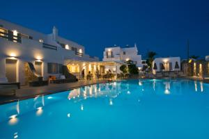 Bazén v ubytovaní Anna-Maria Mykonos Hotel alebo v jeho blízkosti