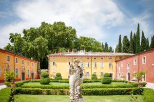 A garden outside Villa Cordevigo