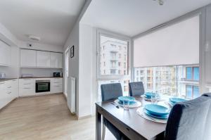 Kuchyňa alebo kuchynka v ubytovaní Dom & House - Apartments Chmielna Park