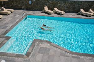 Bazén v ubytovaní Anna-Maria Mykonos Hotel alebo v jeho blízkosti