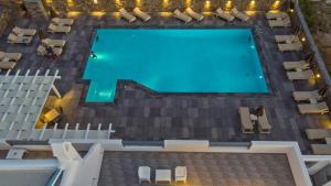 Bazén v ubytovaní Anna-Maria Mykonos Hotel alebo v jeho blízkosti