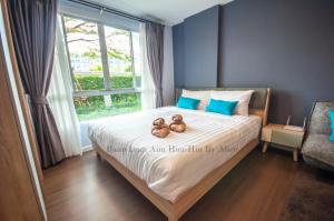 Postel nebo postele na pokoji v ubytování Baan Imm Aim Huahin by Alice