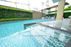 Bazén v ubytování Baan Imm Aim Huahin by Alice nebo v jeho okolí