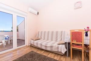 Ein Sitzbereich in der Unterkunft Apartman Anamarija