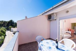 Ein Balkon oder eine Terrasse in der Unterkunft Apartman Anamarija