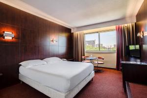 Postel nebo postele na pokoji v ubytování Hotel des Congrès + 30 fotografií