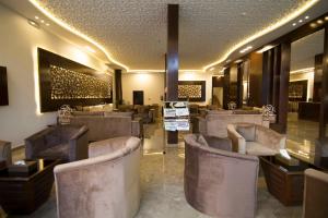 Lounge o bar area sa Elaf Aparthotel