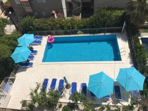 Bazén v ubytování Hotel Bavaria Trogir nebo v jeho okolí