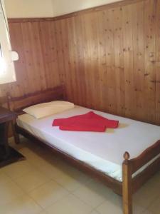 Ліжко або ліжка в номері Nektaria on the Beach