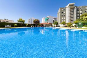 Basen w obiekcie weforyou Two Rooms Terramar Alto with Sea View lub w pobliżu
