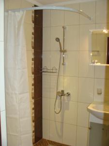 Et badeværelse på Apartments Georgos