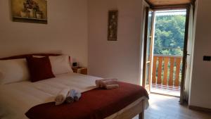 Postel nebo postele na pokoji v ubytování La Tana del Tasso Rooms&Breakfast