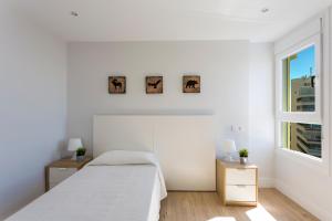 Łóżko lub łóżka w pokoju w obiekcie weforyou Two Rooms Terramar Alto with Sea View