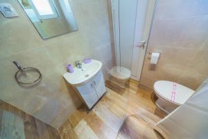 Koupelna v ubytování Apartmani "Nebo"