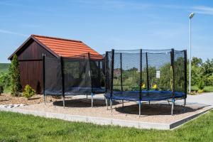 Herní místnost nebo prostor pro děti v ubytování Hotel Na Farmě Choťovice