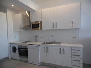 Kuchyňa alebo kuchynka v ubytovaní Apartments Easy La Nogalera